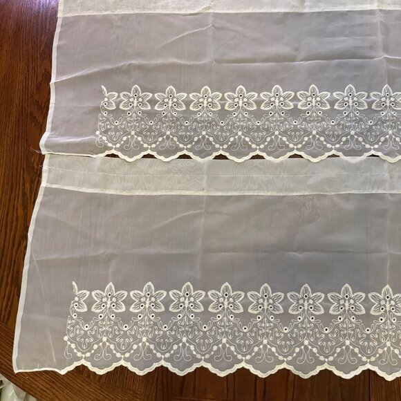 Pair Of Sheer French White Embroidered Valance Curtains 17.5 x 57 Made in France - Picture 3 of 9